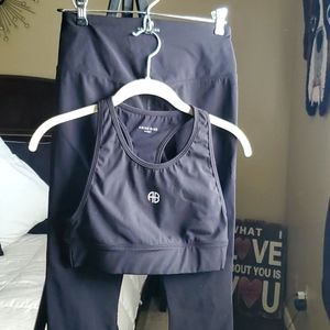 Women sport leggings and top.